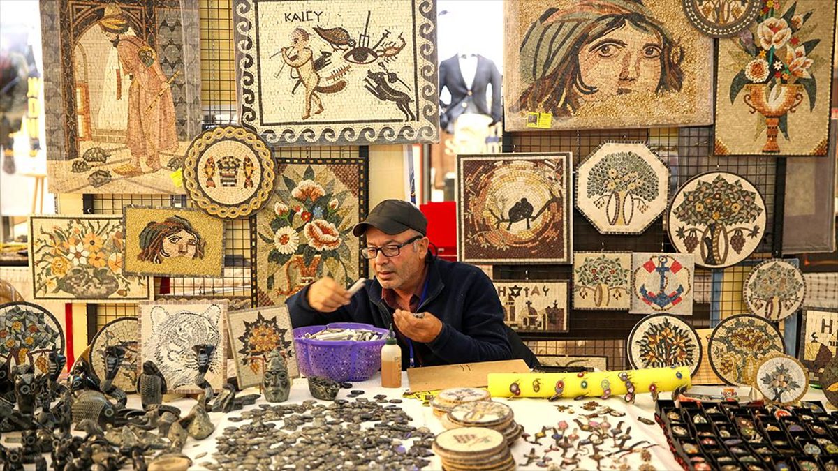 Türkiye'nin farklı illerinden çeşitli zanaatları icra eden ustalar, 12 yıldır