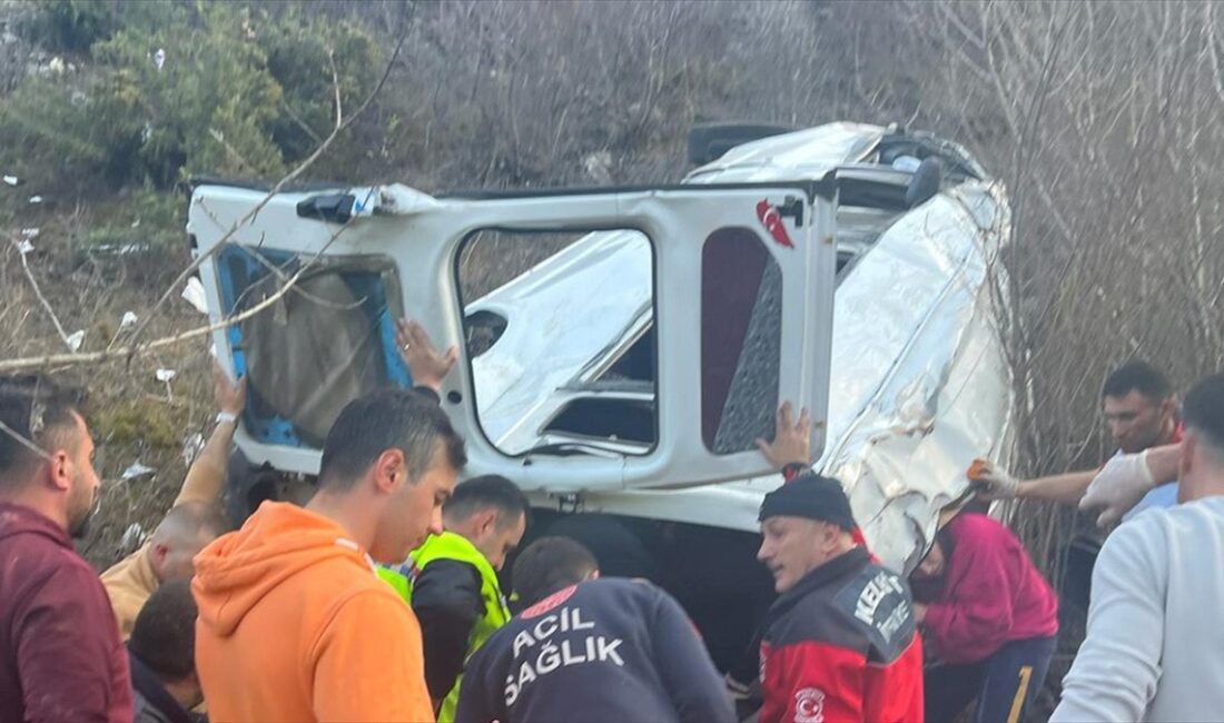 Gümüşhane'nin Kelkit ilçesinde meydana gelen trafik kazasında 7 kişi yaralandı.