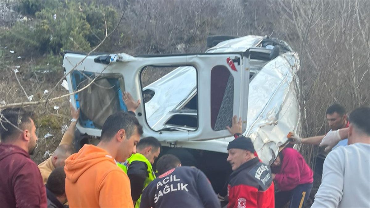 Gümüşhane'nin Kelkit ilçesinde meydana gelen trafik kazasında 7 kişi yaralandı.