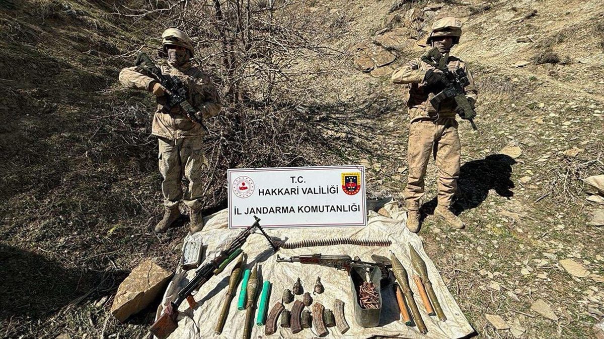 Hakkari'nin Yüksekova ilçesinde terör örgütü PKK'ya yönelik operasyonda silah ve