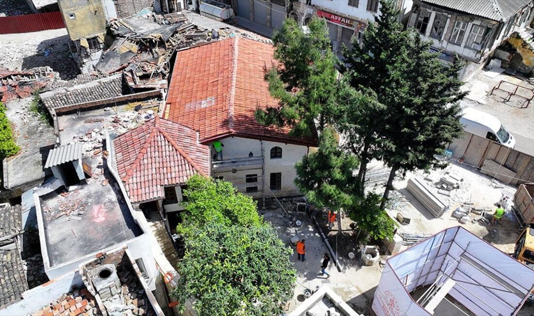 Hatay'da, 6 Şubat 2023'teki depremlerde zarar gören ve restorasyonuna başlanılan