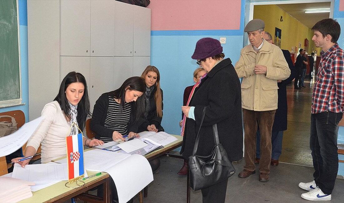 Hırvatistan'da seçmenler, 151 sandalyeli ulusal meclisin yeni üyelerini belirlemek için