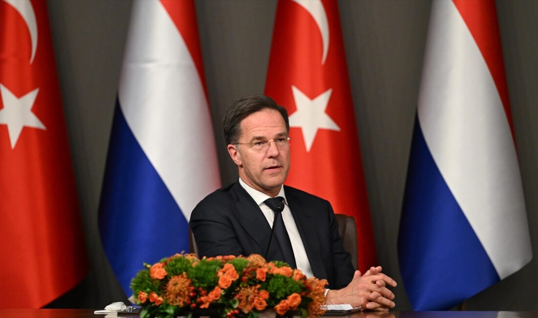 Hollanda Başbakanı Mark Rutte, NATO'nun güney kanadının Türkiye'ye ve Türkiye'nin