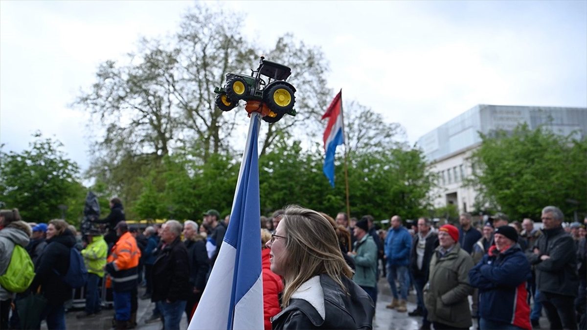 Hollandalı bir grup çiftçi, Brüksel'de Avrupa Birliği'nin (AB) tarım politikasına