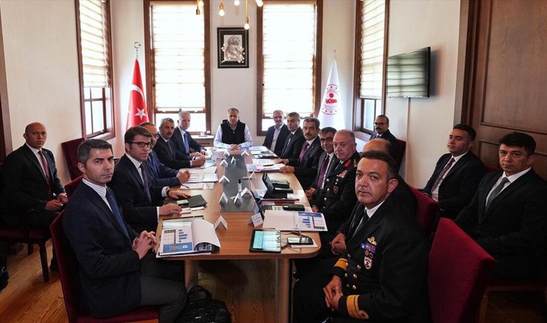 İçişleri Bakanı Ali Yerlikaya, İstanbul'da "Düzensiz Göç ve Göçmen Kaçakçılığı