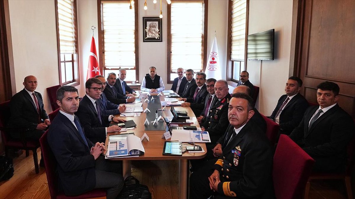 İçişleri Bakanı Ali Yerlikaya, İstanbul'da "Düzensiz Göç ve Göçmen Kaçakçılığı