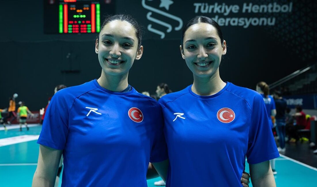 A2 Milli Kadın Hentbol Takımı'nın ikizleri Sinem ile Gizem Yapıcı,