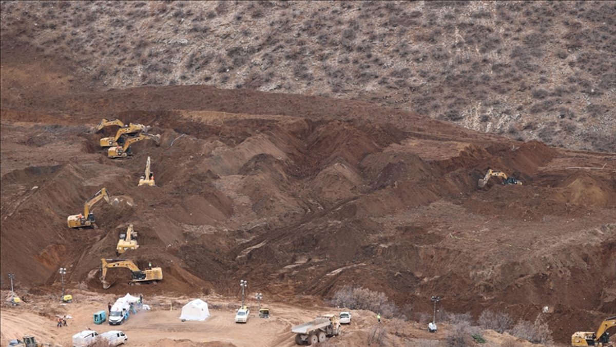 Enerji ve Tabii Kaynaklar Bakanı Alparslan Bayraktar, Erzincan'ın İliç ilçesinde