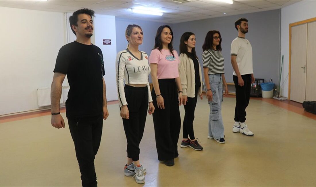 Kocaeli Üniversitesi (KOÜ) Spor Bilimleri Fakültesi öğrencileri, "Göbeklitepe" temasıyla sergiledikleri
