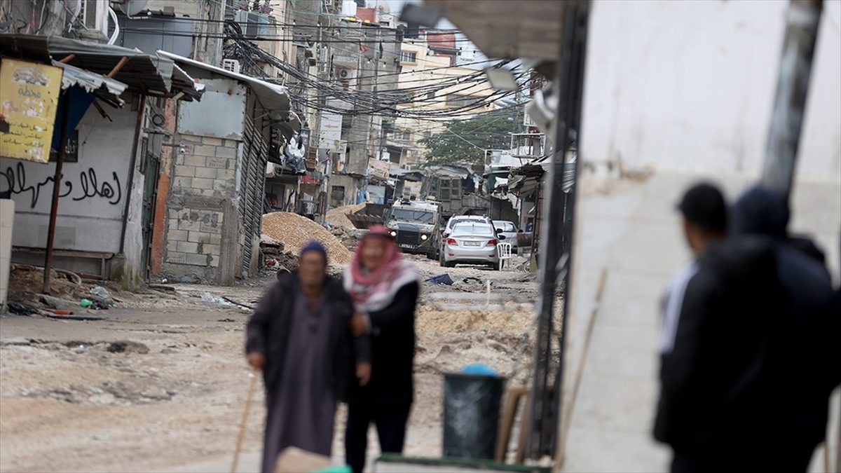 İsrail askerleri, işgal altındaki Batı Şeria'nın Tulkerim kentine ve Tulkerim