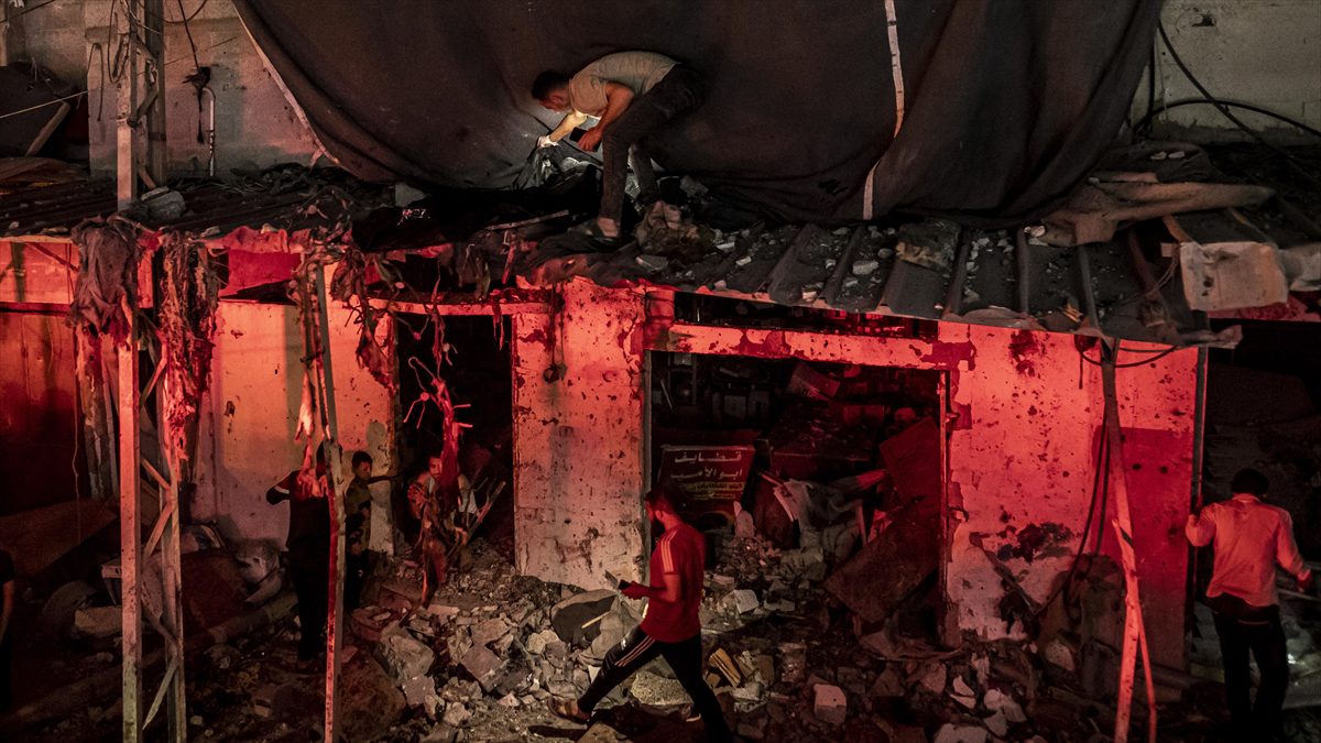 İsrail ordusunun Gazze Şeridi'nin güneyindeki Refah kentine yönelik saldırısında 5'i