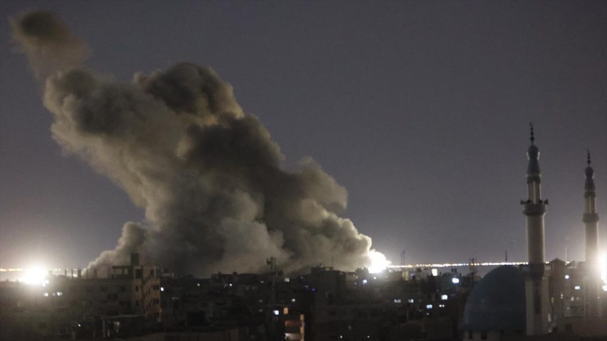 İsrail ordusunun gece boyu hava, kara ve denizden Gazze Şeridi'ne