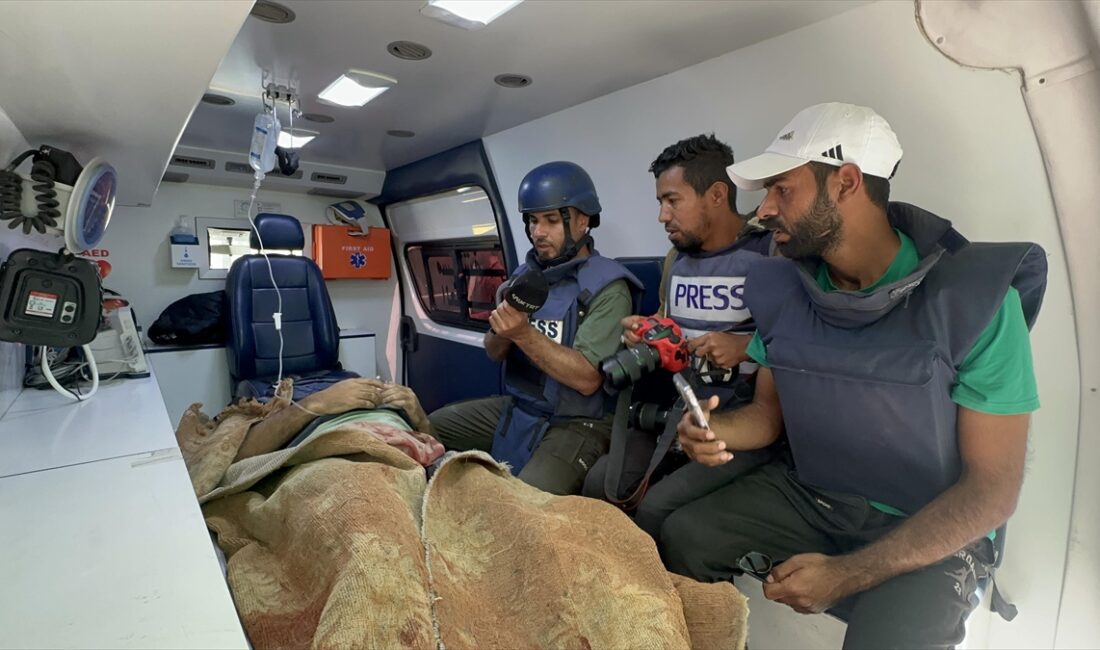 İsrail ordusunun Gazze Şeridi'ndeki Nusayrat Mülteci Kampı'nı bombalaması sonucu aralarında