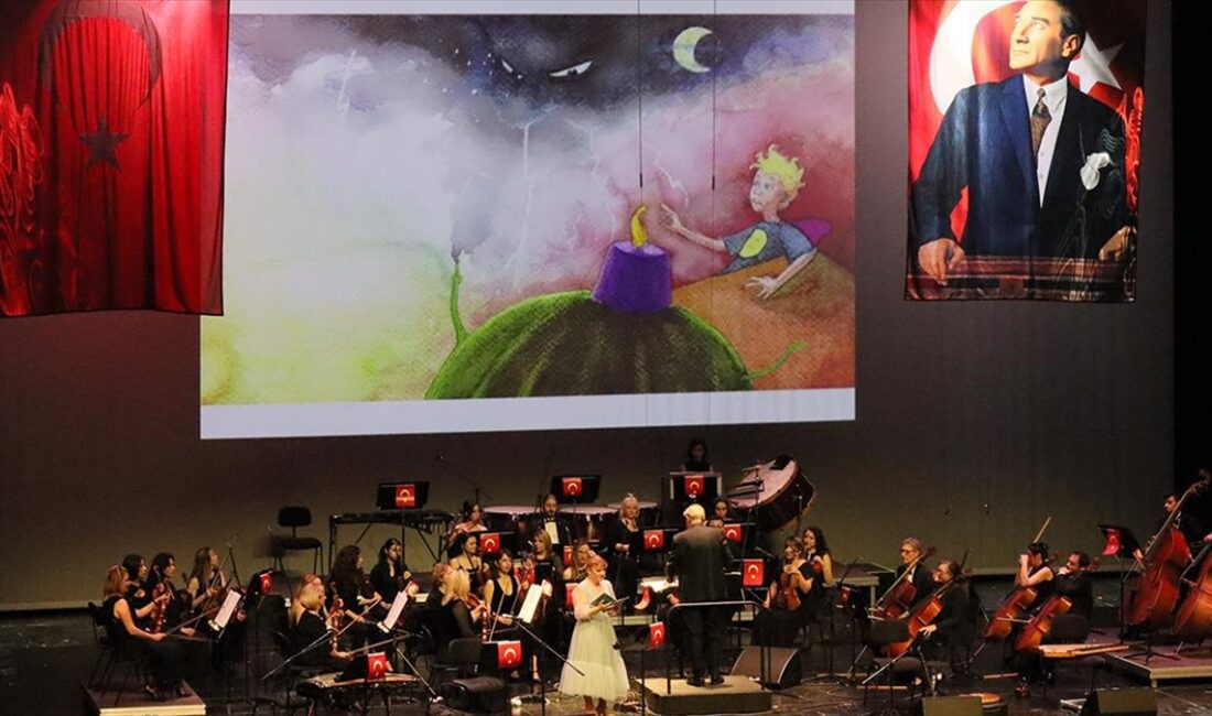 İSTANBUL (AA) – Atatürk Kültür Merkezi’ndeki (AKM) konserde, şef Howard