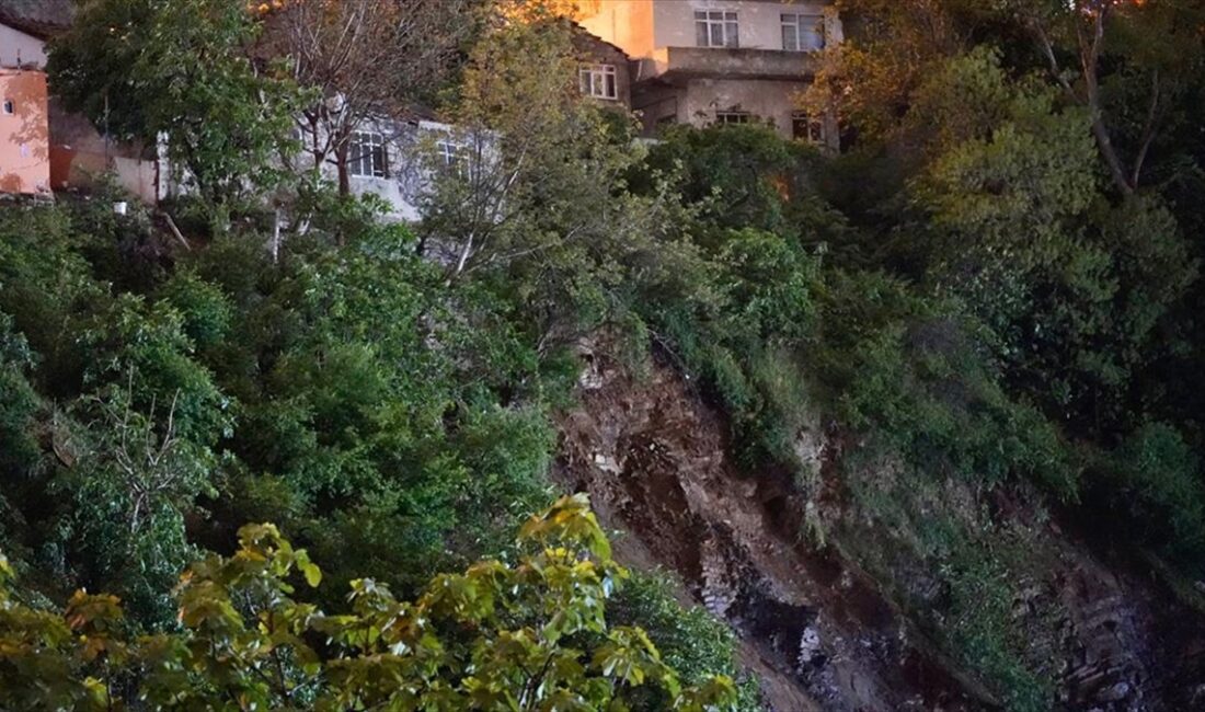İstanbul Valisi Davut Gül, Gaziosmanpaşa'da toprak kaymasından etkilenen evlere ilişkin,