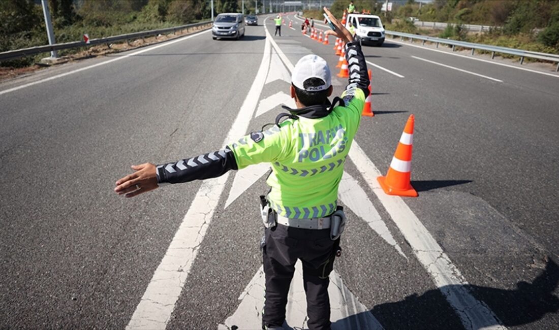 İSTANBUL (AA) – İstanbul Emniyet Müdürlüğü’nden yapılan açıklamaya göre, Trafik