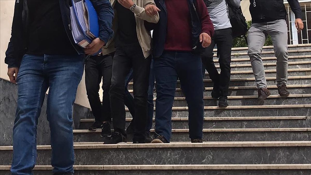 İstanbul'da dün gerçekleştirilen asayiş uygulamasında çeşitli suçlardan aranan 411 kişi