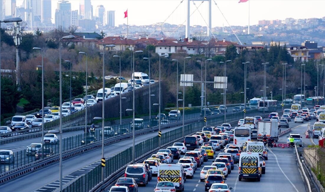 İstanbul'da Ramazan Bayramı öncesinde kent genelinde trafik yoğunluğu yaşanıyor.