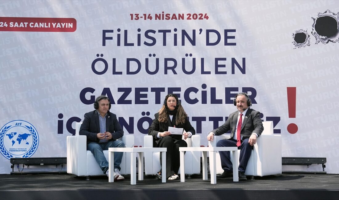 İSTANBUL (AA) – Sultanahmet Meydanı’ndaki tarihi Alman Çeşmesi’nin yanına kurulan