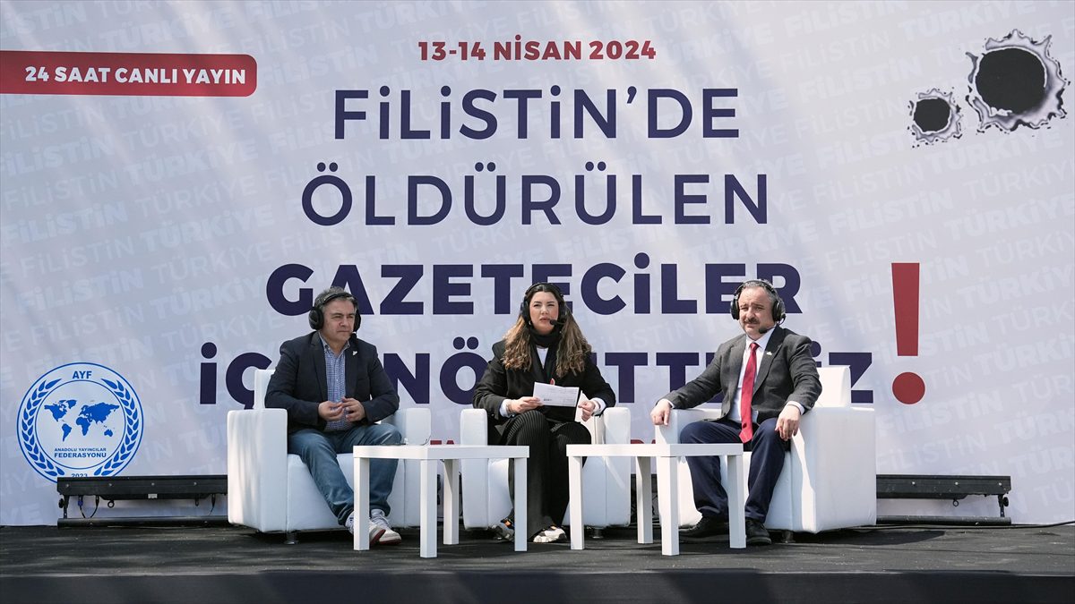 İSTANBUL (AA) – Sultanahmet Meydanı’ndaki tarihi Alman Çeşmesi’nin yanına kurulan
