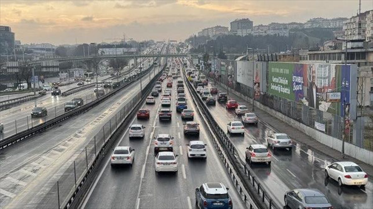 İSTANBUL (AA) – Kentin bazı bölgelerinde hafif şekilde etkili olan