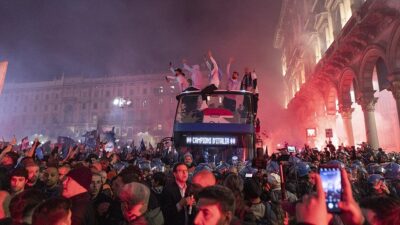 Inter'de şampiyonluğun mimarlarından olan milli futbolcu Hakan Çalhanoğlu, şampiyonluk kutlamalarına