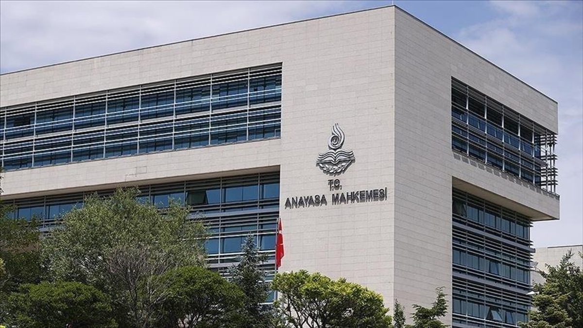 Anayasa Mahkemesi (AYM), jandarma uzman erbaşların taksirli suçlardan 6 veya