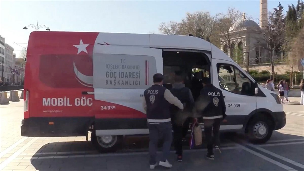 İçişleri Bakanı Ali Yerlikaya, "Kalkan-19" operasyonlarında 1177 düzensiz göçmenin yakalandığını