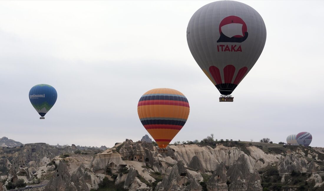 Kapadokya'da sıcak hava balon turları, bölgede etkili olan rüzgar nedeniyle