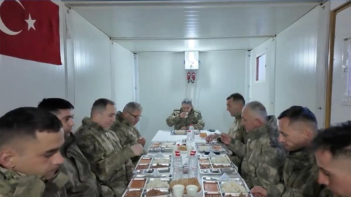 Kara Kuvvetleri Komutanı Orgeneral Selçuk Bayraktaroğlu, Irak sınırındaki birlikleri denetledi,