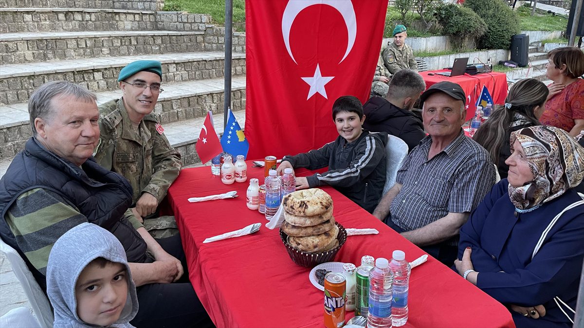 KOSOVA (AA) – Prizren’in Şadırvan Meydanı’ndaki iftar programına, Türk Temsil
