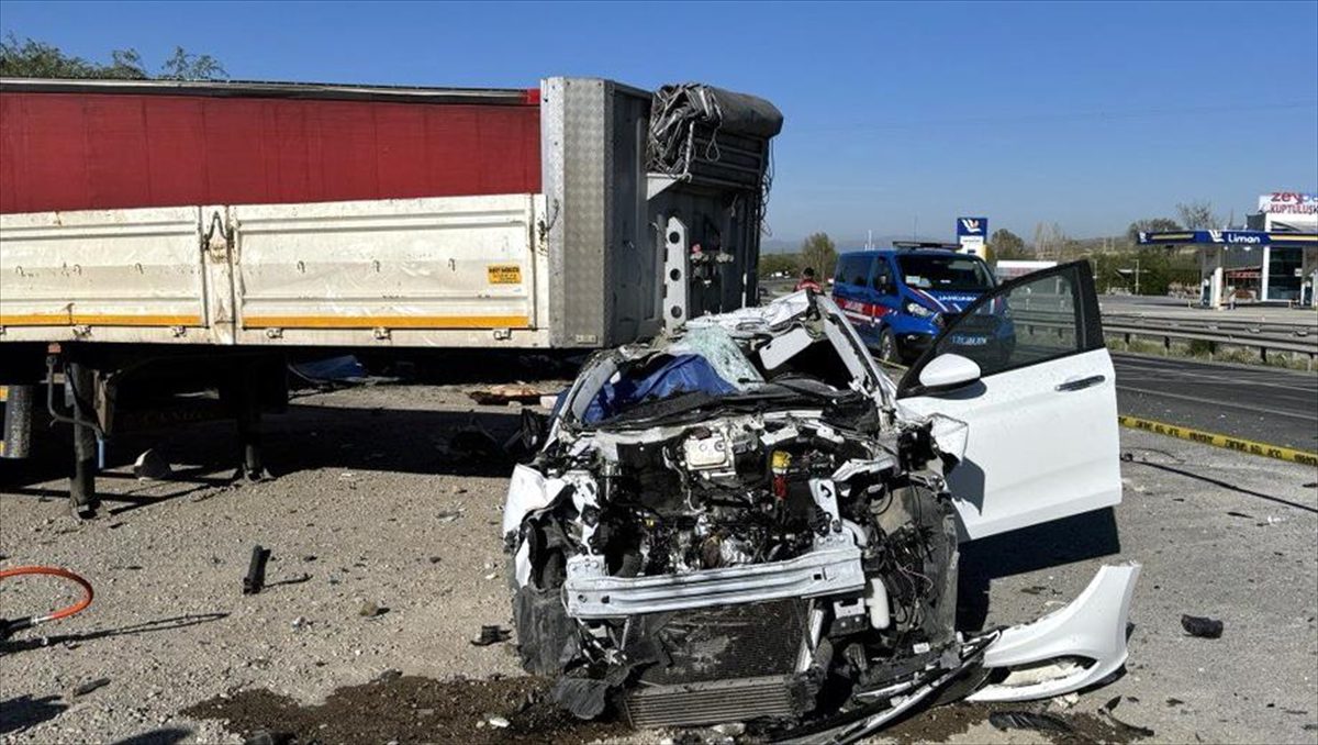 Kırıkkale'de otomobilin yaya ve park halindeki dorseye çarpması sonucu 1