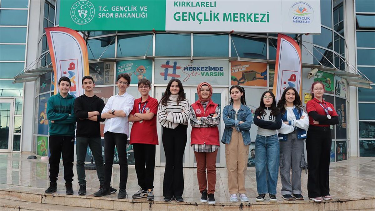 TEKNOFEST İzmir'de "Deneyap Makeathon Yarışması"nda birinci olan Kırklarelili öğrenciler, yeni