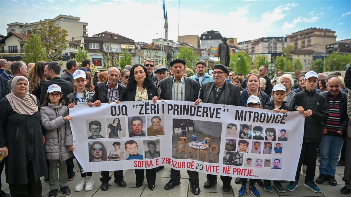 KOSOVA (AA) – Anma etkinliği kapsamında Kosova Cumhurbaşkanı Vjosa Osmani,