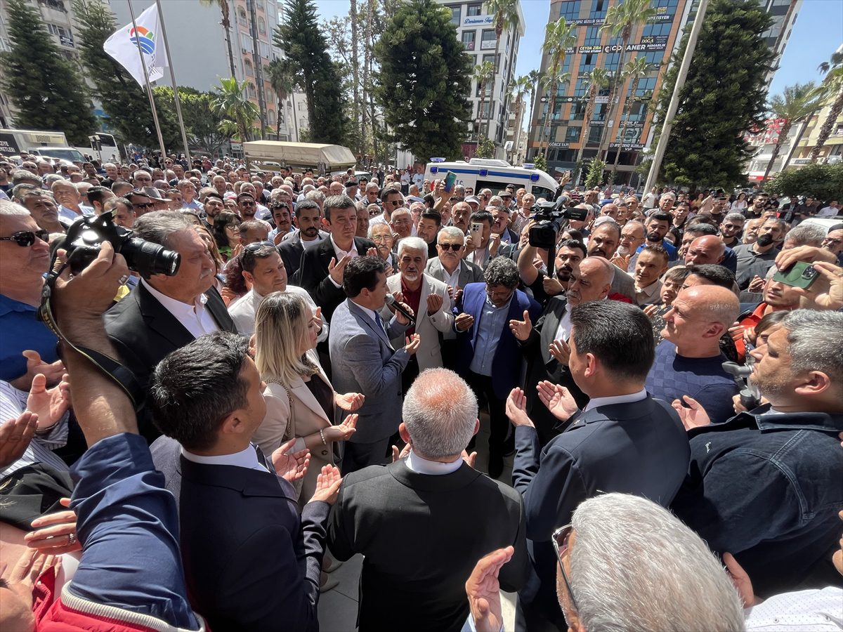 ANTALYA (AA) – Kumluca ilçesinde belediye başkanı seçilen Mesut Avcıoğlu,