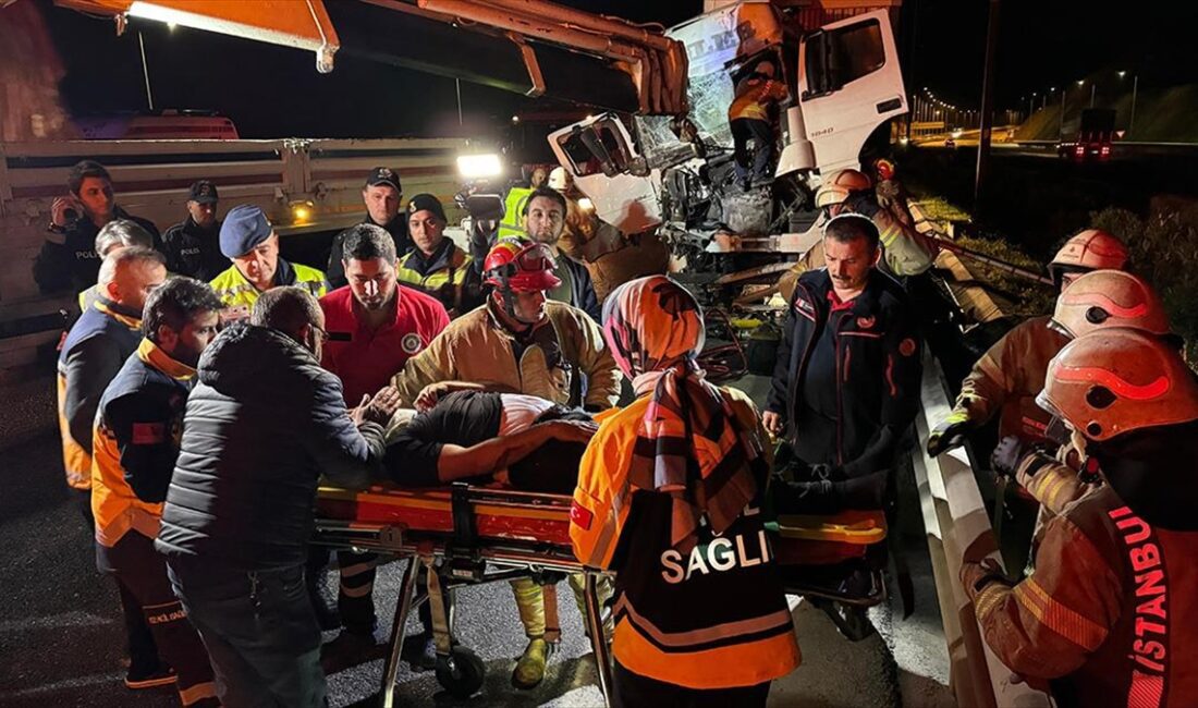 Kuzey Marmara Otoyolu'nda iki tırın karıştığı trafik kazasında 2 kişi
