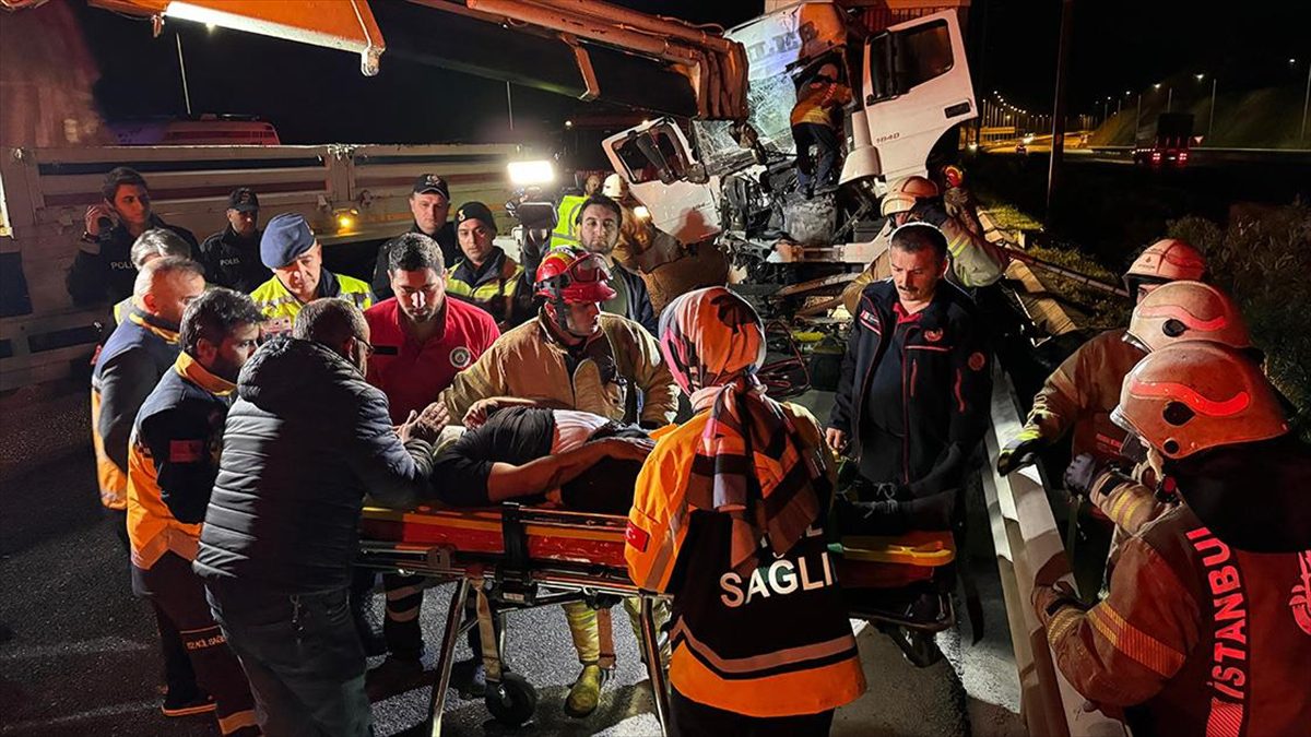 Kuzey Marmara Otoyolu'nda iki tırın karıştığı trafik kazasında 2 kişi