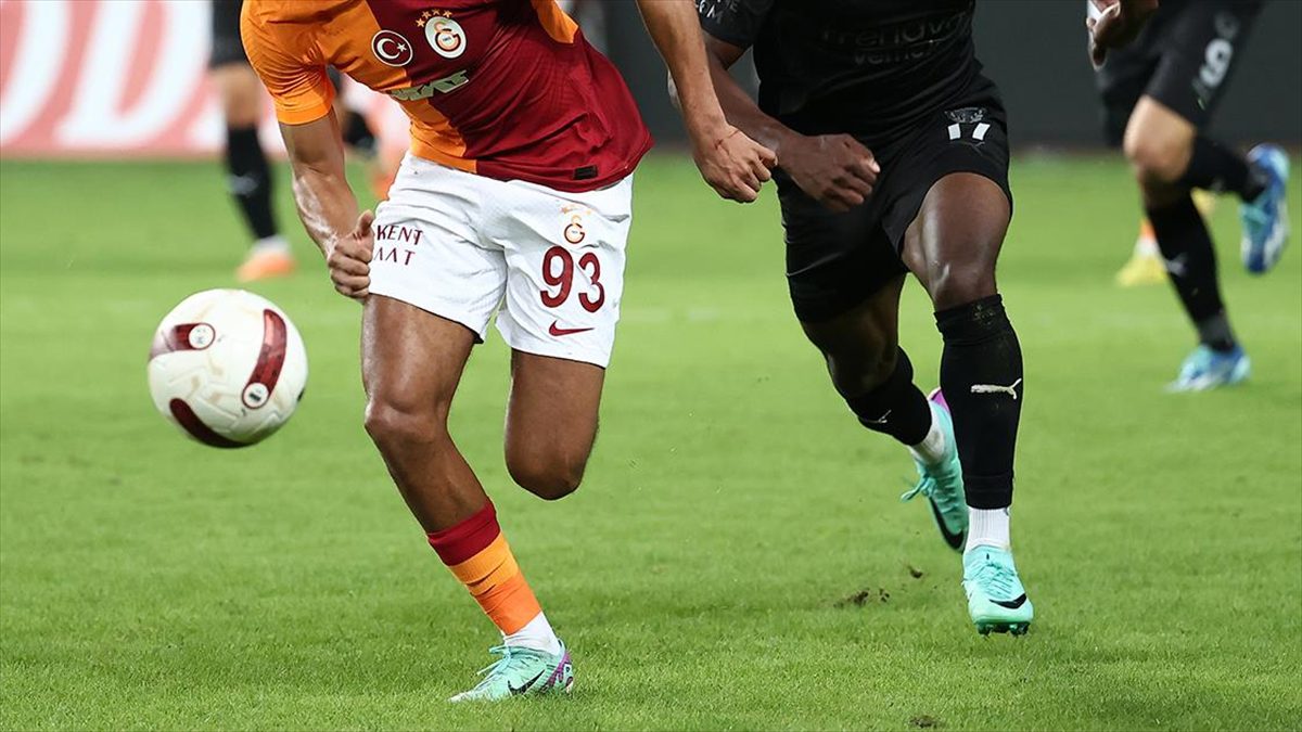 İSTANBUL (AA) – RAMS Park’ta saat 20.30’da başlayacak maçı hakem