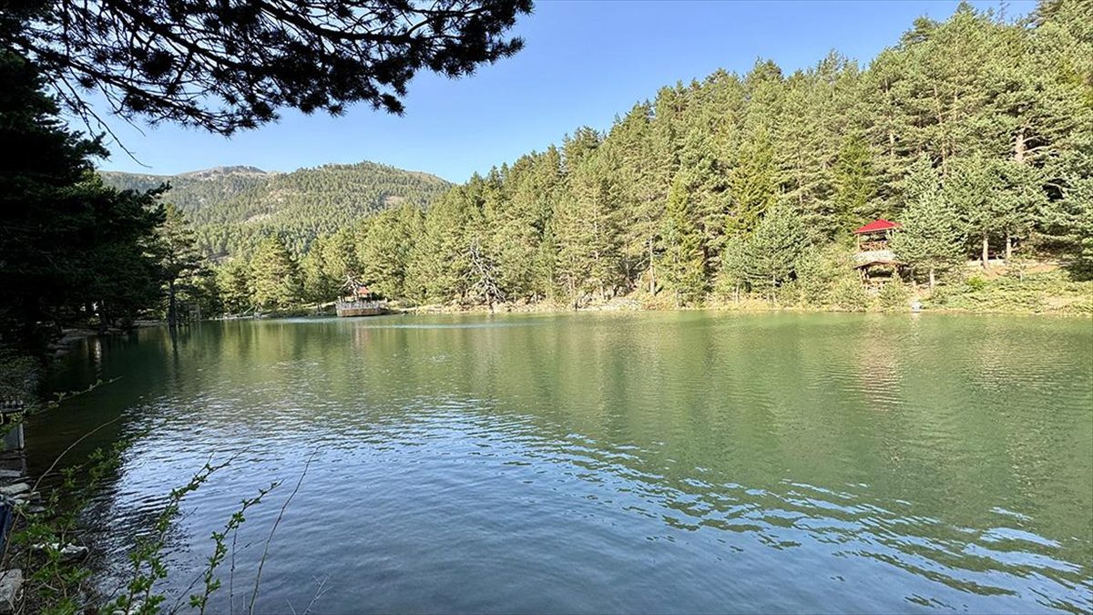 Gümüşhane'nin Torul ilçesindeki alternatif turizm merkezlerinden Limni Gölü Tabiat Parkı,