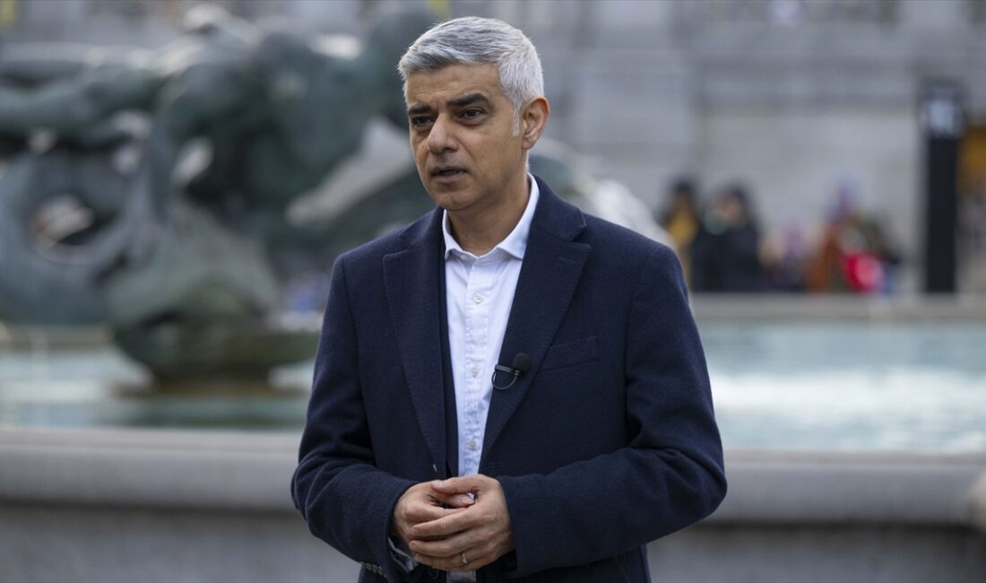 LONDRA (AA) – İngiltere’nin başkenti Londra’nın ünlü Trafalgar Meydanı’nda bu