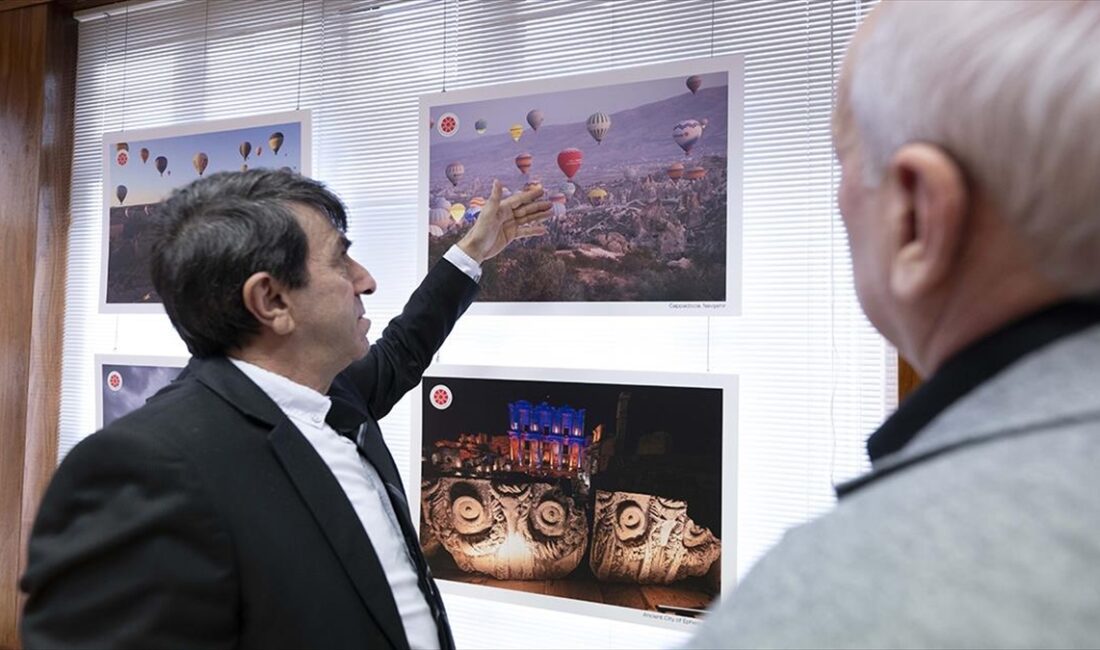 Türkiye'nin tarihi ve doğal güzelliklerini gösteren 40 fotoğrafın yer aldığı