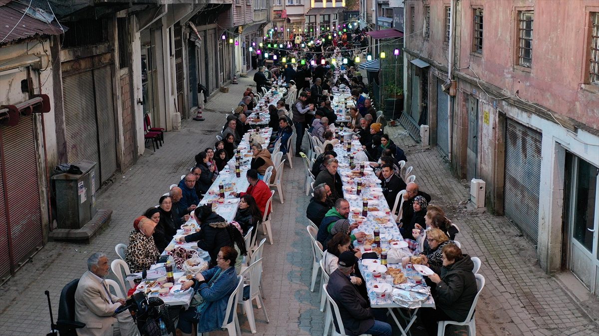 Giresun'un Tirebolu ilçesinde 8 yıldır "Bir kap fazla yap" sloganı