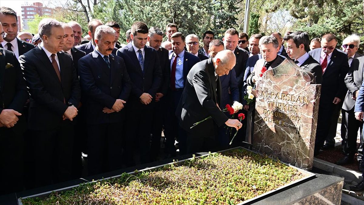 MHP Genel Başkanı Devlet Bahçeli, vefatının 27. yılında MHP'nin Kurucu