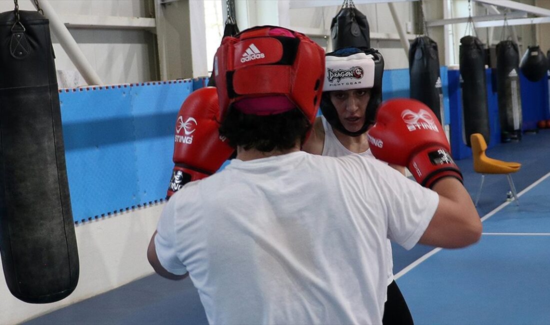 Paris 2024 Olimpiyat Oyunları kotası bulunan milli boksör Gizem Özer,