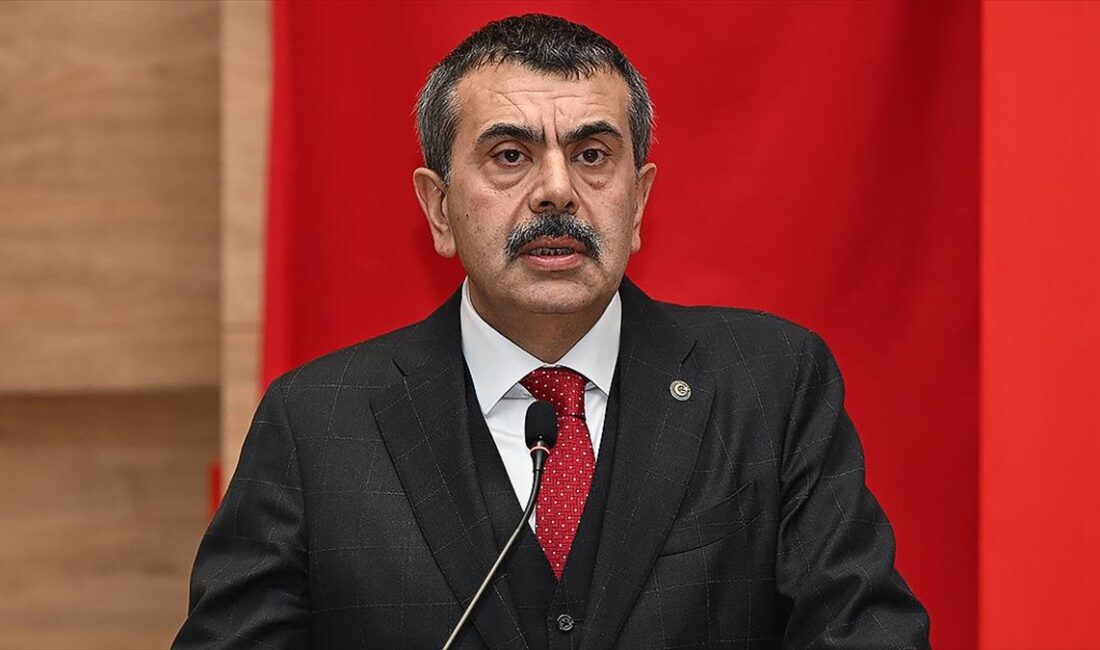 Bakan Tekin, öğrencilerin "bir huzur atmosferi olan bayramı aileleri, arkadaşları