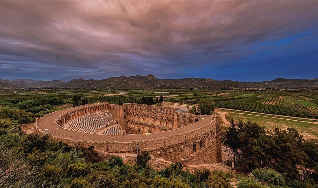 Turizm sezonu boyunca Aspendos, Side, Patara, Hierapolis, Efes ören yerleri
