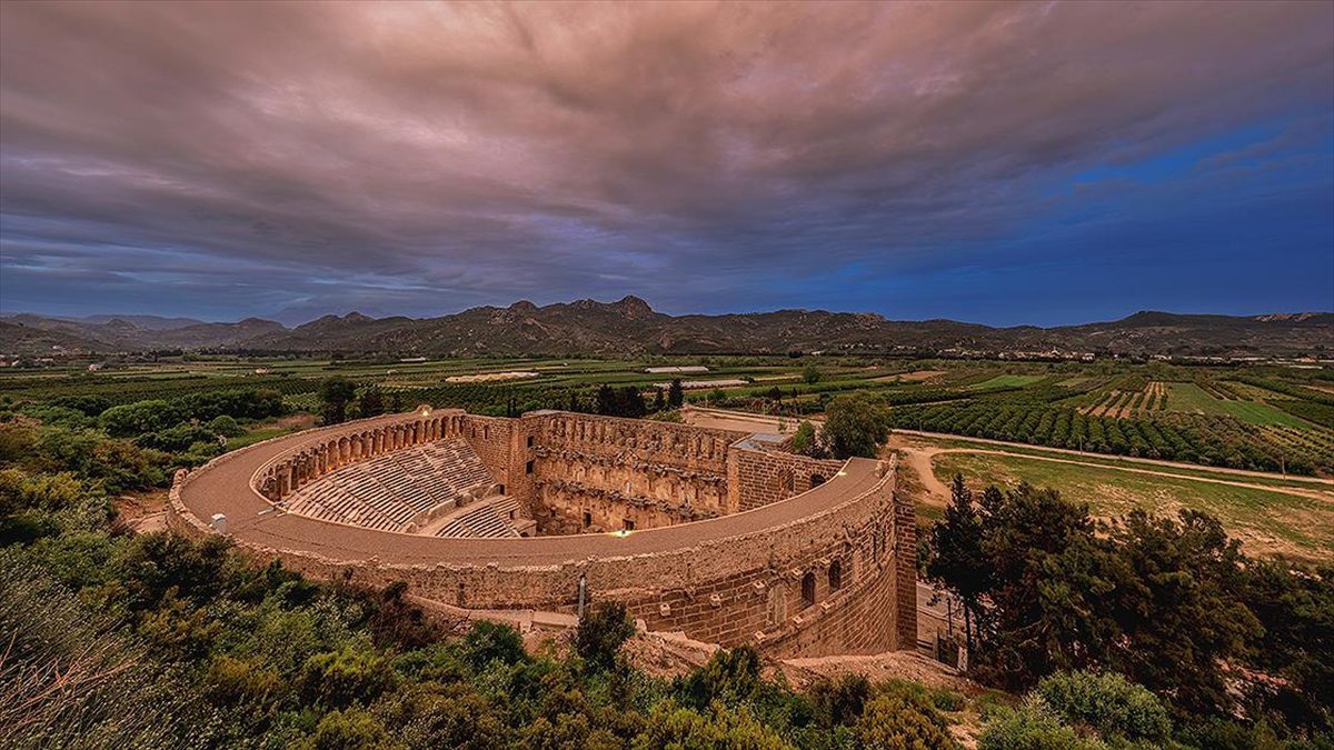 Turizm sezonu boyunca Aspendos, Side, Patara, Hierapolis, Efes ören yerleri