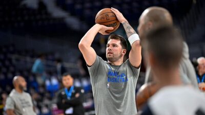 Amerikan Basketbol Ligi'nde (NBA) Dallas Mavericks forması giyen Luka Doncic,