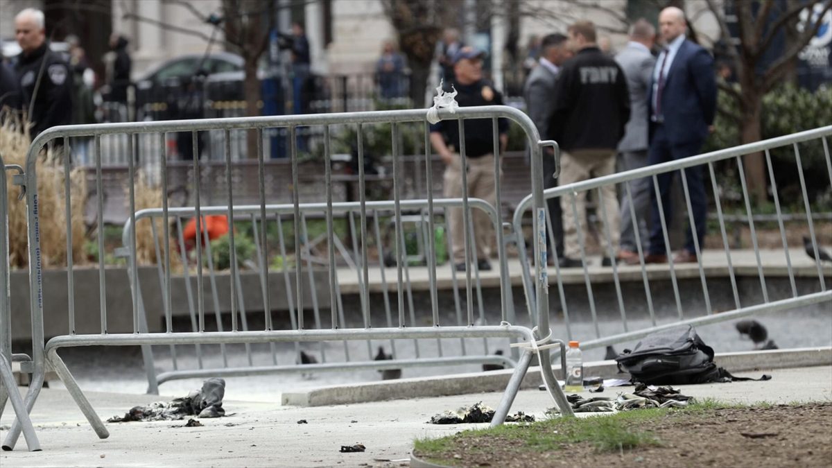 WASHINGTON (AA) – Trump’ın duruşmasının devam ettiği Manhattan’daki mahkeme binasının