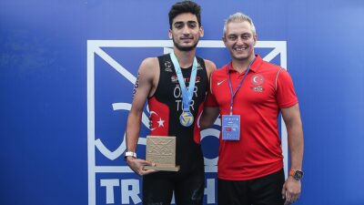Mersin'de düzenlenen Dünya Paratriatlon Kupası'nda kategorisinde şampiyon olan milli sporcu